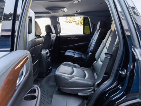 Used 2019 Cadillac Escalade Premium Luxury w/ Escalade Sport Edition AWD/4WD image 29