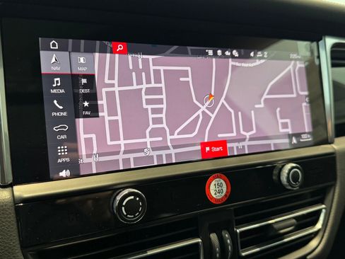 Certified 2025 Porsche Macan Turbo image 18