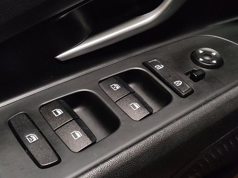 Used 2023 Hyundai Elantra Limited image 27