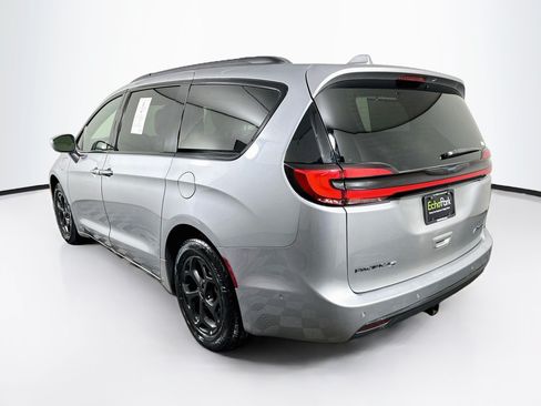 Used 2021 Chrysler Pacifica Touring-L w/ S Appearance Package FWD image 5