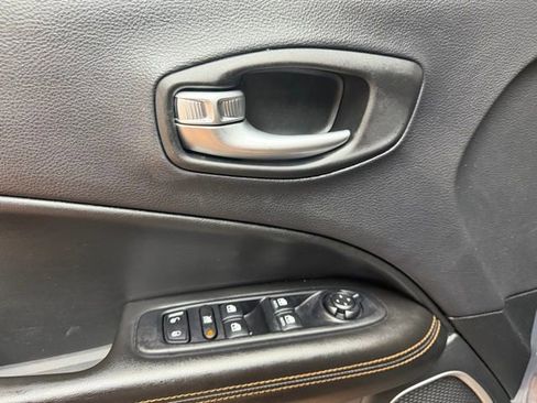 Used 2018 Jeep Compass Limited w/ Navigation Group FWD image 19