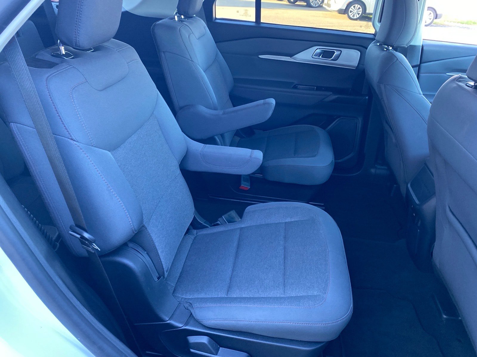 Used 2025 Ford Explorer Active AWD/4WD image 25