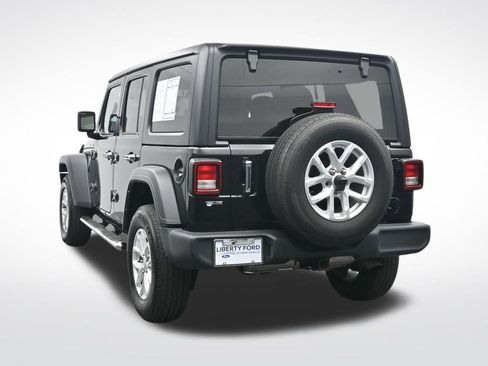 Used 2025 Jeep Wrangler Unlimited Sahara AWD/4WD image 9