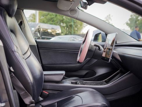 Used 2018 Tesla Model 3 Long Range RWD image 8