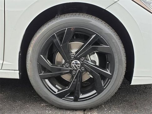 New 2025 Volkswagen Jetta SE image 12