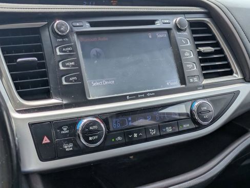 Used 2019 Toyota Highlander XLE FWD image 13