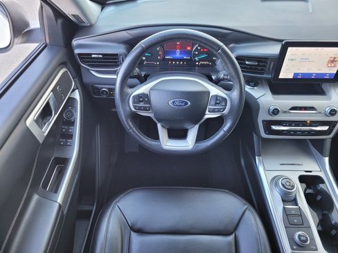 Used 2023 Ford Explorer XLT w/ Equipment Group 202A image 10