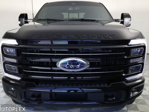 Used 2025 Ford F250 Platinum w/ FX4 Off-Road Package AWD/4WD image 2