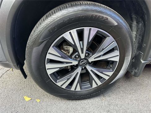 Certified 2022 Nissan Rogue SV image 9