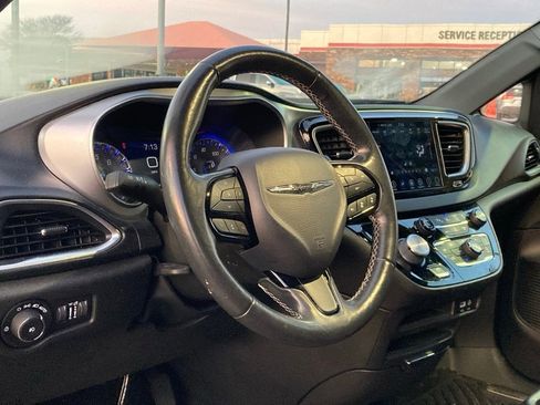 Used 2019 Chrysler Pacifica Touring Plus w/ Advanced Safetytec Group image 8