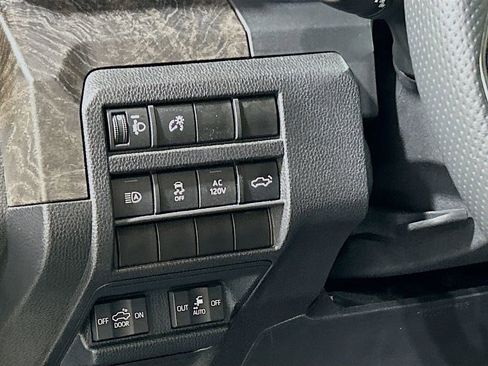 Used 2025 Toyota Tacoma Limited AWD/4WD image 8