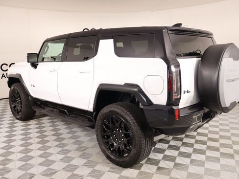 Used 2024 GMC Hummer EV 2X w/ LPO, Illumination Package image 22