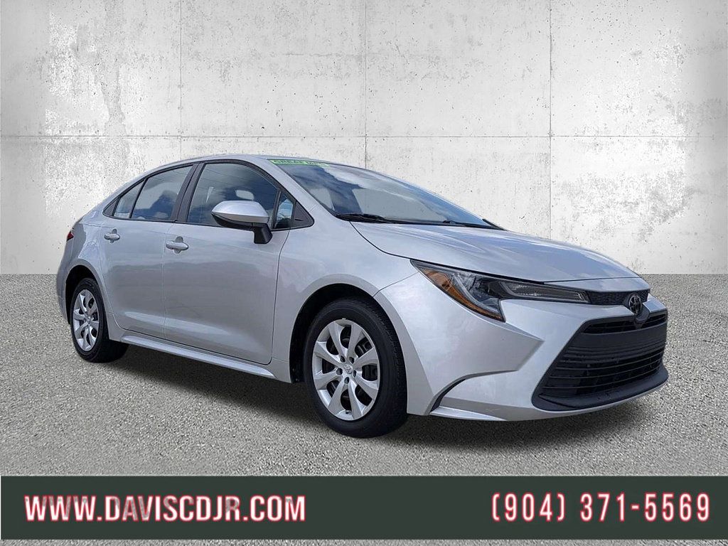 Used 2023 Toyota Corolla LE FWD image 1