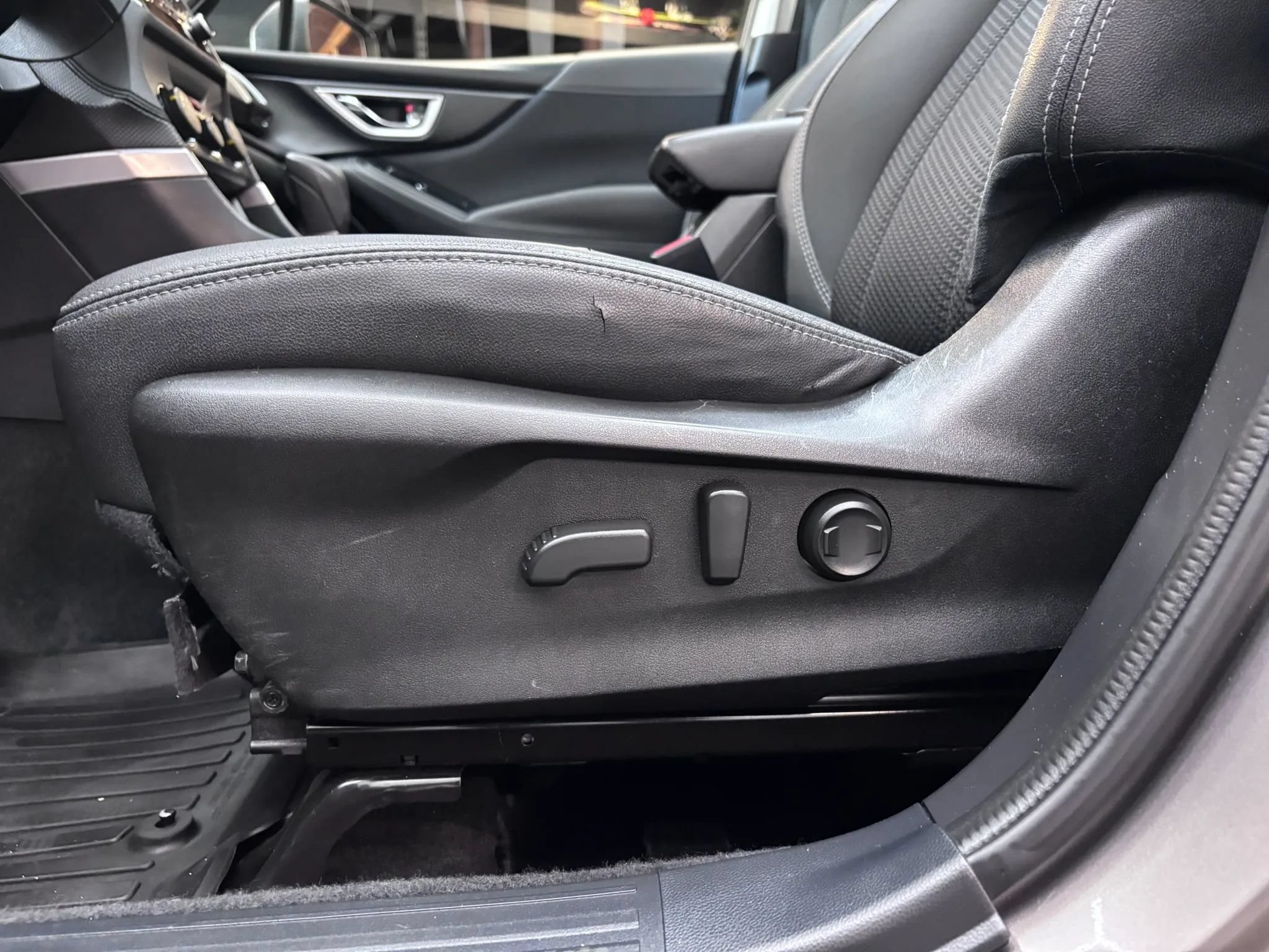 Used 2019 Subaru Forester Premium w/ All-Weather Package AWD/4WD image 10