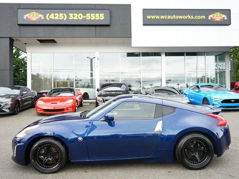 Used 2016 Nissan 370Z Coupe image 2