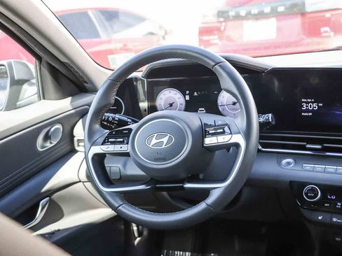 Certified 2025 Hyundai Elantra SEL image 16