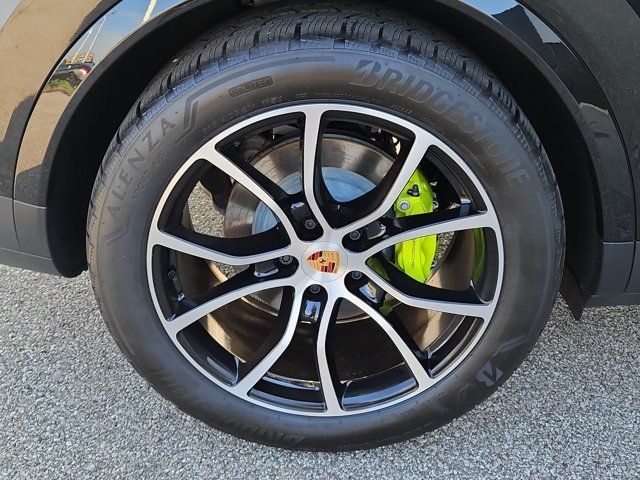 Certified 2026 Porsche Cayenne E-Hybrid Coupe AWD/4WD image 12