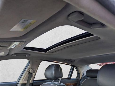 Used 2017 Genesis G90 3.3T Premium image 16