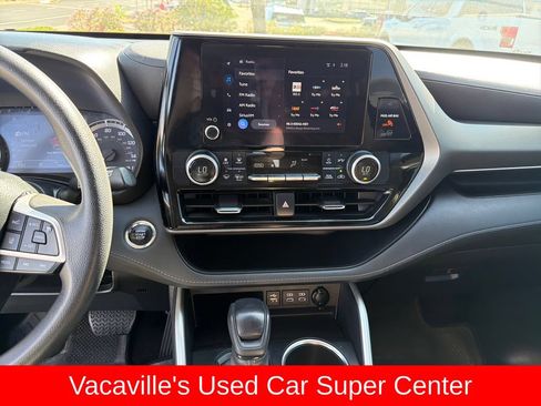 Used 2023 Toyota Highlander L FWD image 17