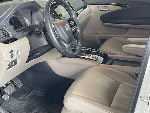 Certified 2020 Honda Pilot Touring image 18
