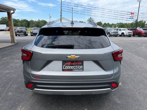 Used 2025 Chevrolet Trax LT FWD image 5