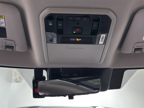 Used 2024 Toyota Tundra Limited image 11