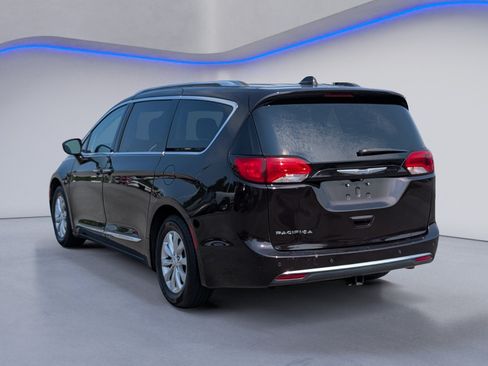 Used 2018 Chrysler Pacifica Touring-L FWD image 7