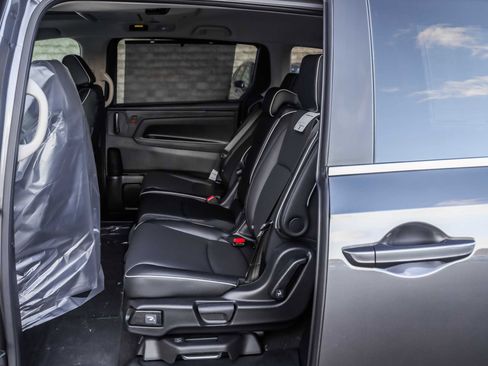 New 2026 Honda Odyssey Touring image 10