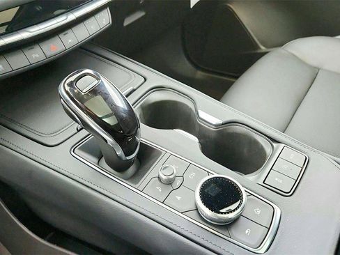 Used 2025 Cadillac XT4 Premium Luxury image 16