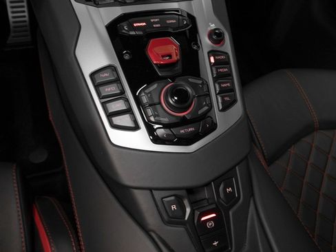 Used 2017 Lamborghini Aventador S image 35