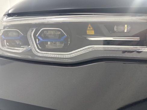 Certified 2022 BMW X7 M50i w/ Dynamic Handling Package image 7