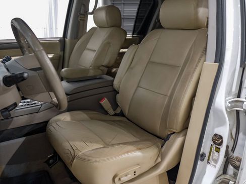 Used 2012 Nissan Armada SV image 29