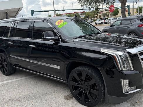 Used 2018 Cadillac Escalade ESV Premium Luxury image 3