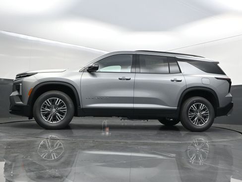 New 2026 Chevrolet Traverse LT w/ Driver Confidence Package FWD image 43