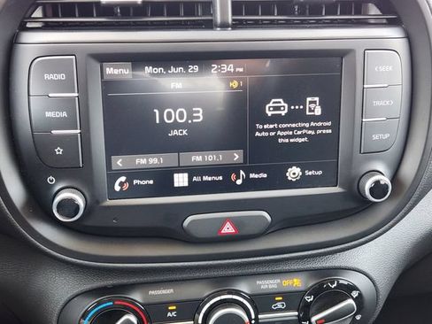 Certified 2025 Kia Soul LX w/ LX Technology Package FWD image 17