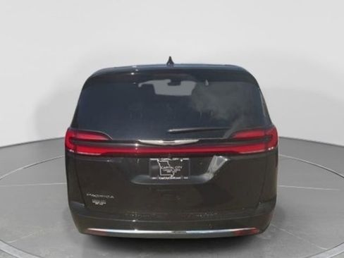 New 2026 Chrysler Pacifica Select image 9