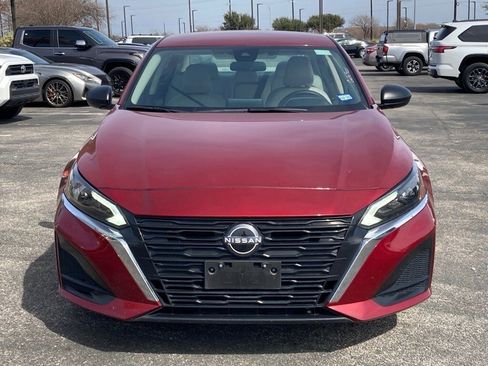 Used 2025 Nissan Altima 2.5 SV image 2