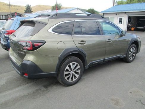 Used 2023 Subaru Outback Premium AWD/4WD image 3