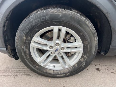 Used 2023 Ford Explorer XLT w/ Equipment Group 202A image 9