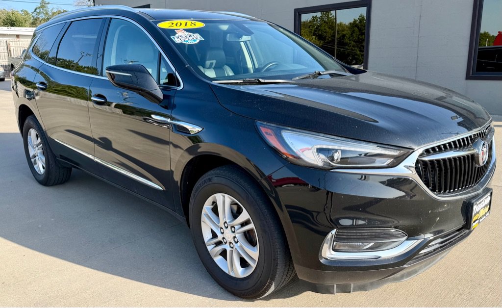 Used 2018 Buick Enclave Essence w/ Trailering Package FWD image 1