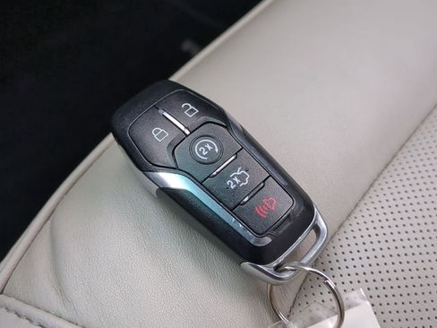 Used 2016 Ford Explorer Platinum image 38