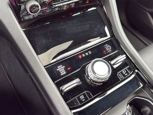 Used 2022 Jeep Grand Cherokee Overland w/ Advanced Protech Group III image 39