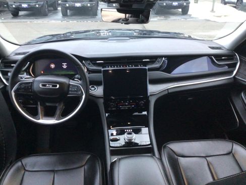 Used 2023 Jeep Grand Cherokee 30th Anniversary image 11