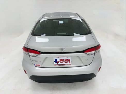 Used 2025 Toyota Corolla LE FWD image 39