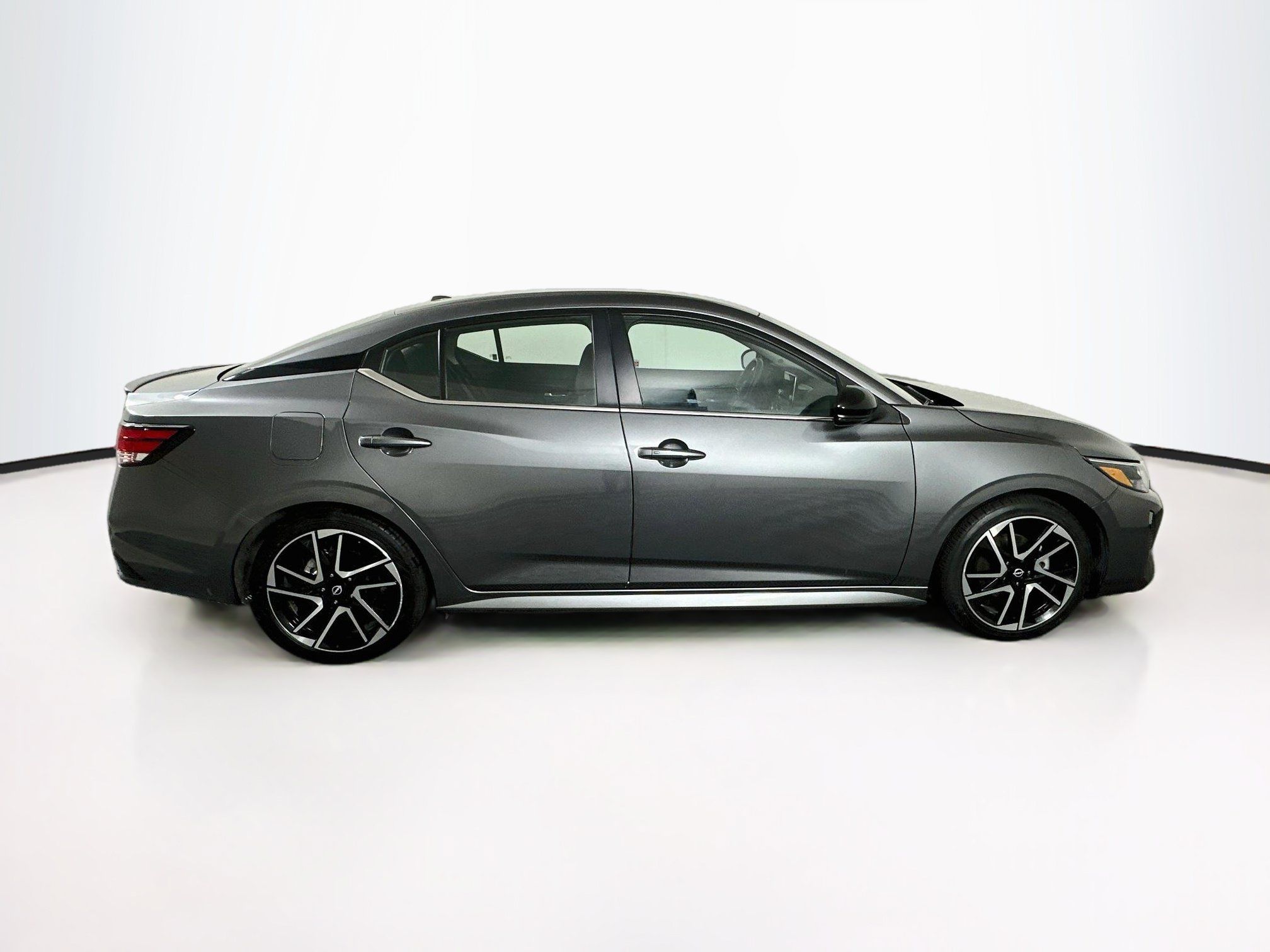 Used 2025 Nissan Sentra SR FWD image 10
