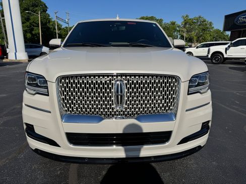 Used 2024 Lincoln Navigator Reserve AWD/4WD image 2