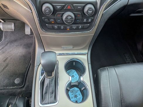 Used 2017 Jeep Grand Cherokee Limited AWD/4WD image 19