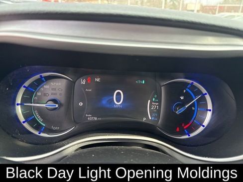 Used 2021 Chrysler Pacifica Touring w/ Uconnect Theater Family Group FWD image 28