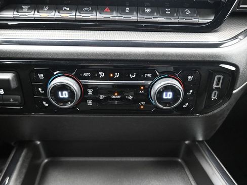 Used 2025 Chevrolet Silverado 2500 ZR2 w/ Technology Package image 26