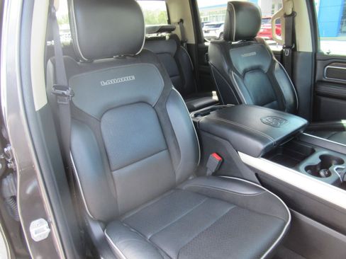 Used 2019 RAM 1500 Laramie RWD image 9